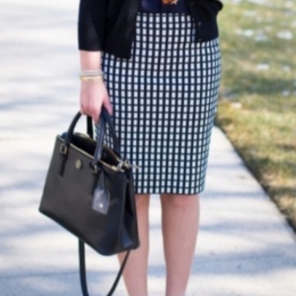 J.Crew The Pencil Skirt  black & white Houndstooth print size 4 NWT - Picture 3 of 7